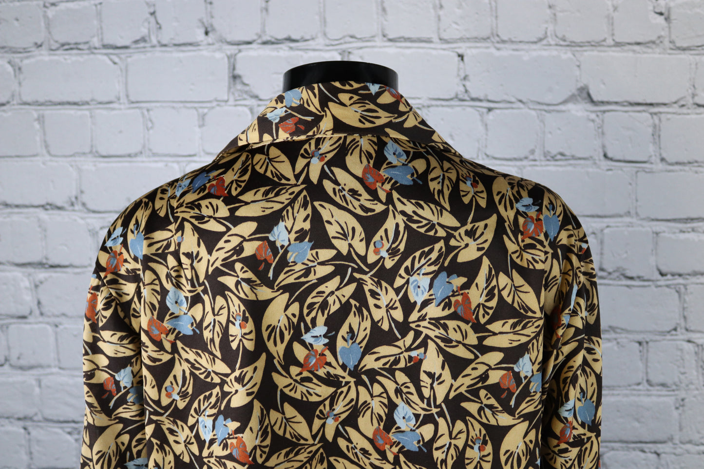 1970's Vintage Brown, Blue and Red Falling Leaves Shirt