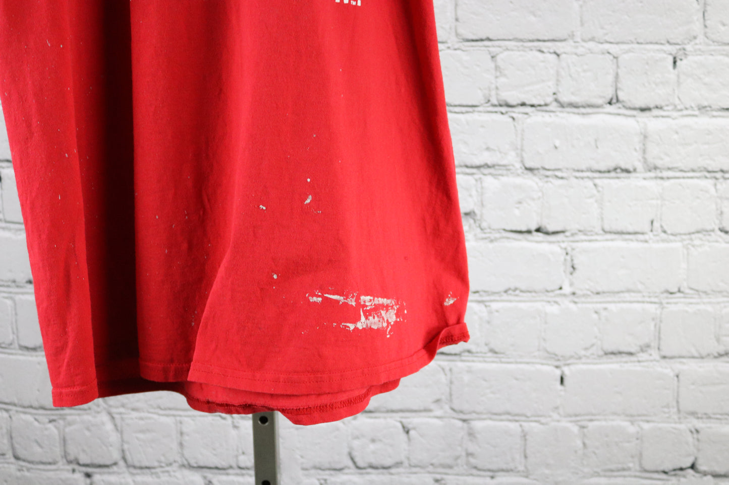 Mid-Vintage Red and White Georgia Bulldogs Tee with Abstract Paint Detailing